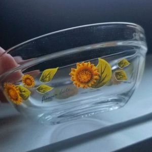 Set of three adorable vintage sunflower bowls